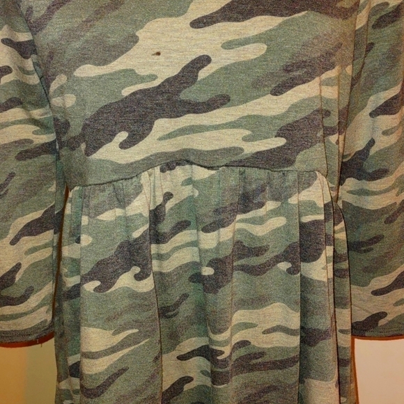 𝅺BOMBOM Camo Peasant Top Size: Large - Picture 3 of 7